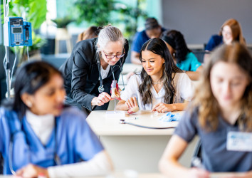 Pflegeausbildung 2025: Erwartungen, Herausforderungen und Chancen der „Helden von morgen“