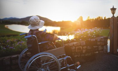 Pflegebedürftigkeit und Urlaub: Wie beides möglich ist