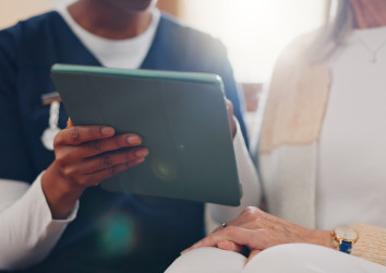 Pflege App – Diese 21 Anwendungen machen den Alltag von Pflegenden einfacher
