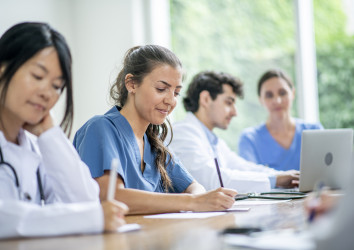 Krankenschwester Weiterbildungsmöglichkeiten – Diese Zusatzqualifikationen sind möglich